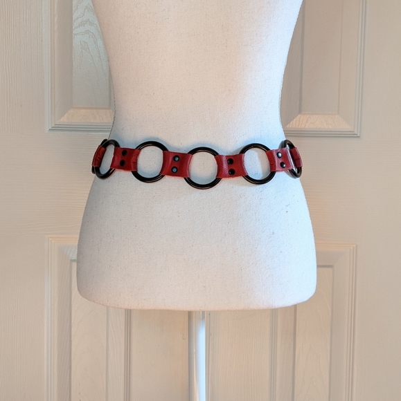 Red leather belt with black rings, handmade, S/XL - Picture 2 of 4